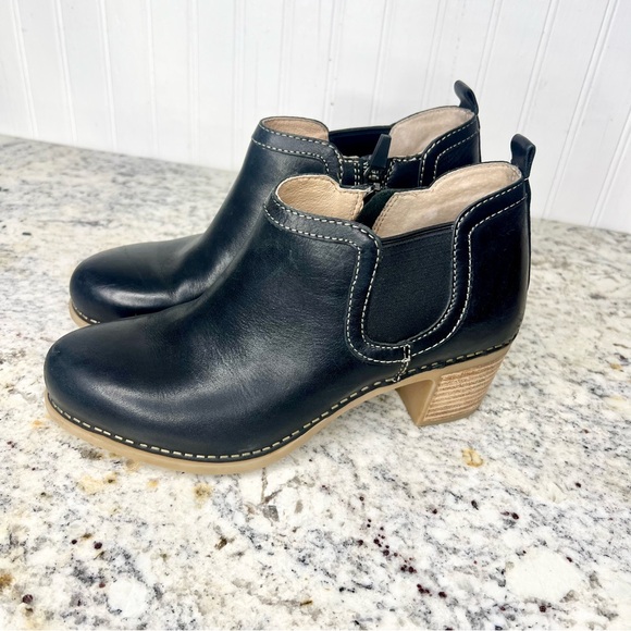 Dansko Black Leather Ankle Boots Size 37 - Picture 3 of 9